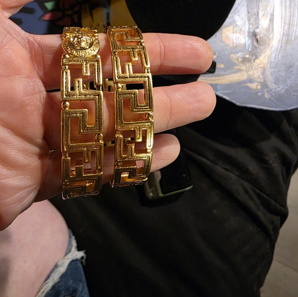 USED....FENDACE Gold Medusa BIG hoop earrings. - Picture 6 of 11